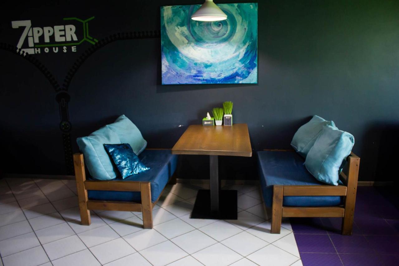 Zipper House Hostel *